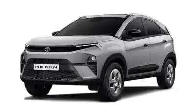 Top 3 best cars under ₹10 lakh in India 2026 featuring Tata Nexon, Maruti Suzuki Fronx and Hyundai Venue