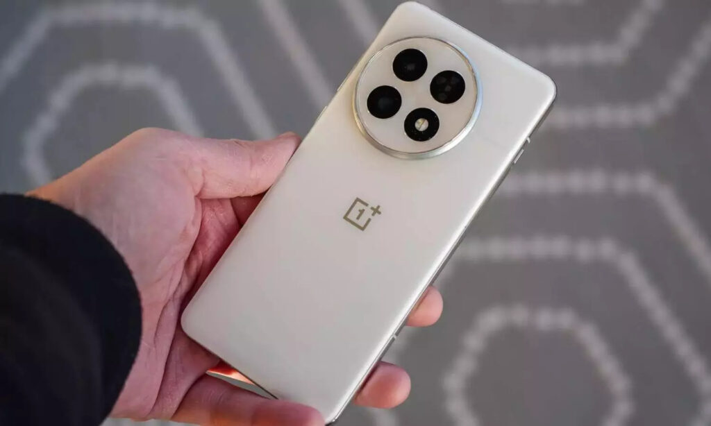OnePlus 13 price drop on Flipkart brings the 16GB + 512GB model to an effective ₹65,881 with eligible bank offers.