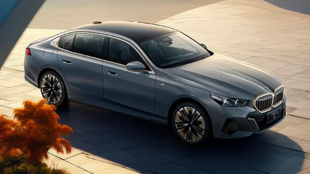 BMW X1 LWB aur BMW i5 LWB ka premium launch look.