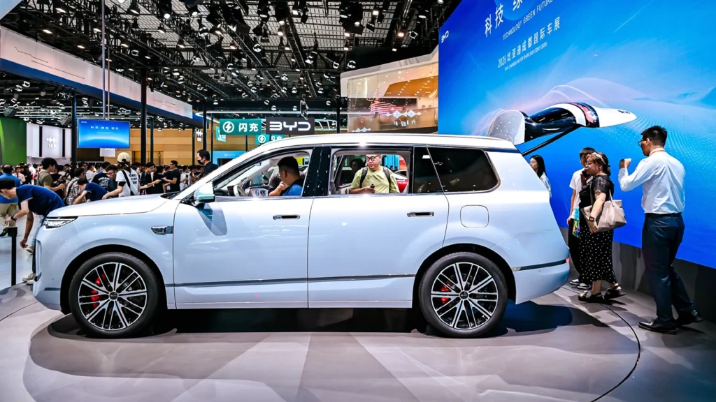BYD Sealion 08 ka premium 5-seat interior launch se pehle reveal.