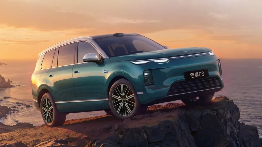 BYD Sealion 08 five-seat SUV premium interior with rotating touchscreen and spacious cabin