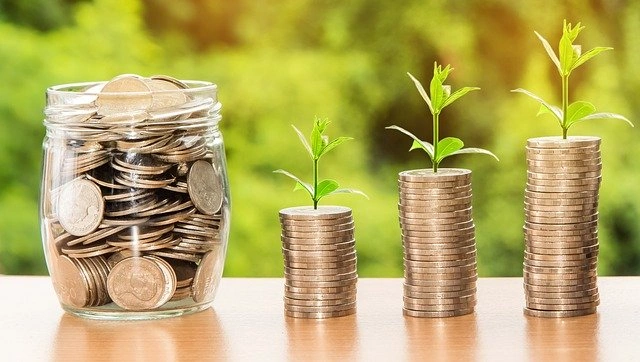 1000 se 1 crore kaise banaen ke practical roadmap ko dikhata feature image, jisme business growth, skills aur financial progress ko highlight kiya gaya hai.