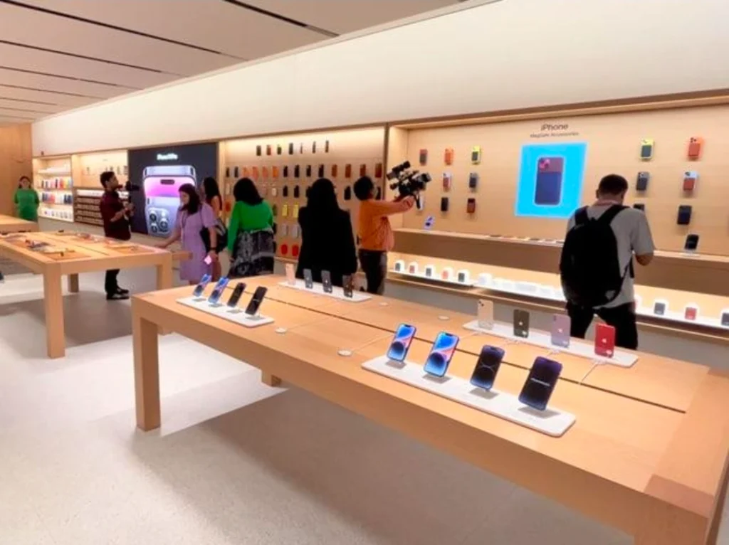 iPhone 17 Pro Workdays to Buy India vs World comparison