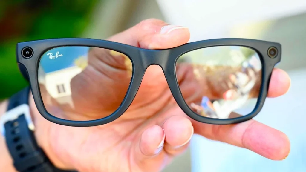 HTC Vive Eagle vs Ray-Ban Meta smart glasses side-by-side comparison showing design, camera, AI features and specs.