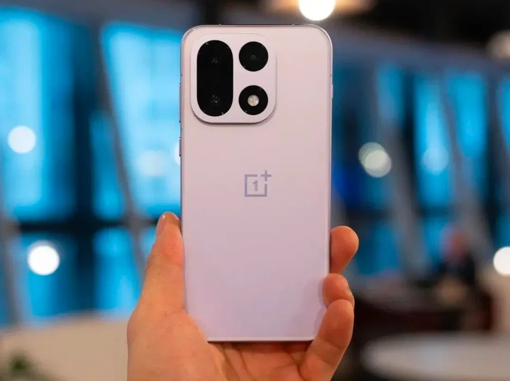 OnePlus 16 Glowing Rear Lights with Interstellar Lighting Effect