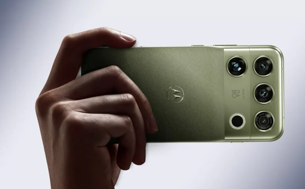 GrapheneOS arrives on Motorola Signature 27.