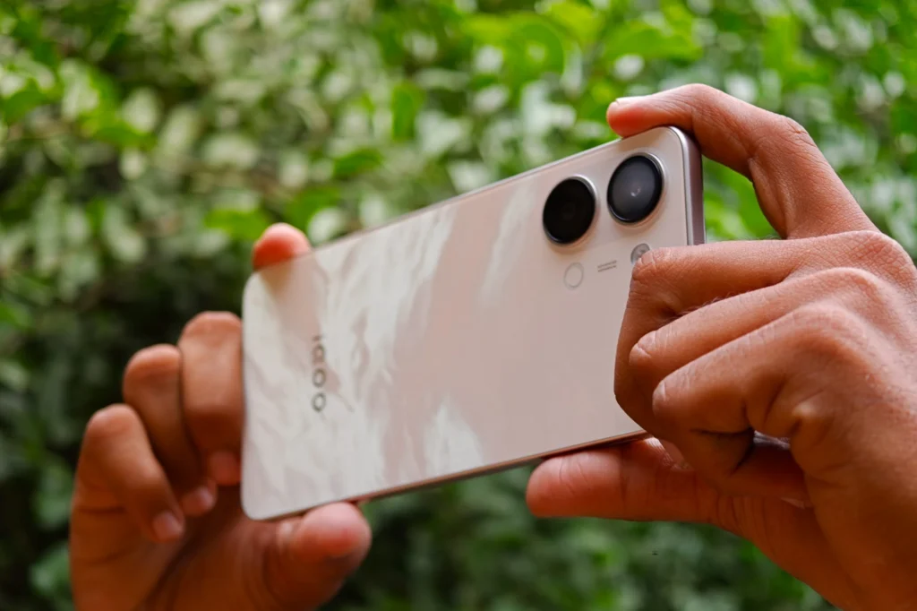 OnePlus N6 Lite vs iQOO Z11 Lite 5G